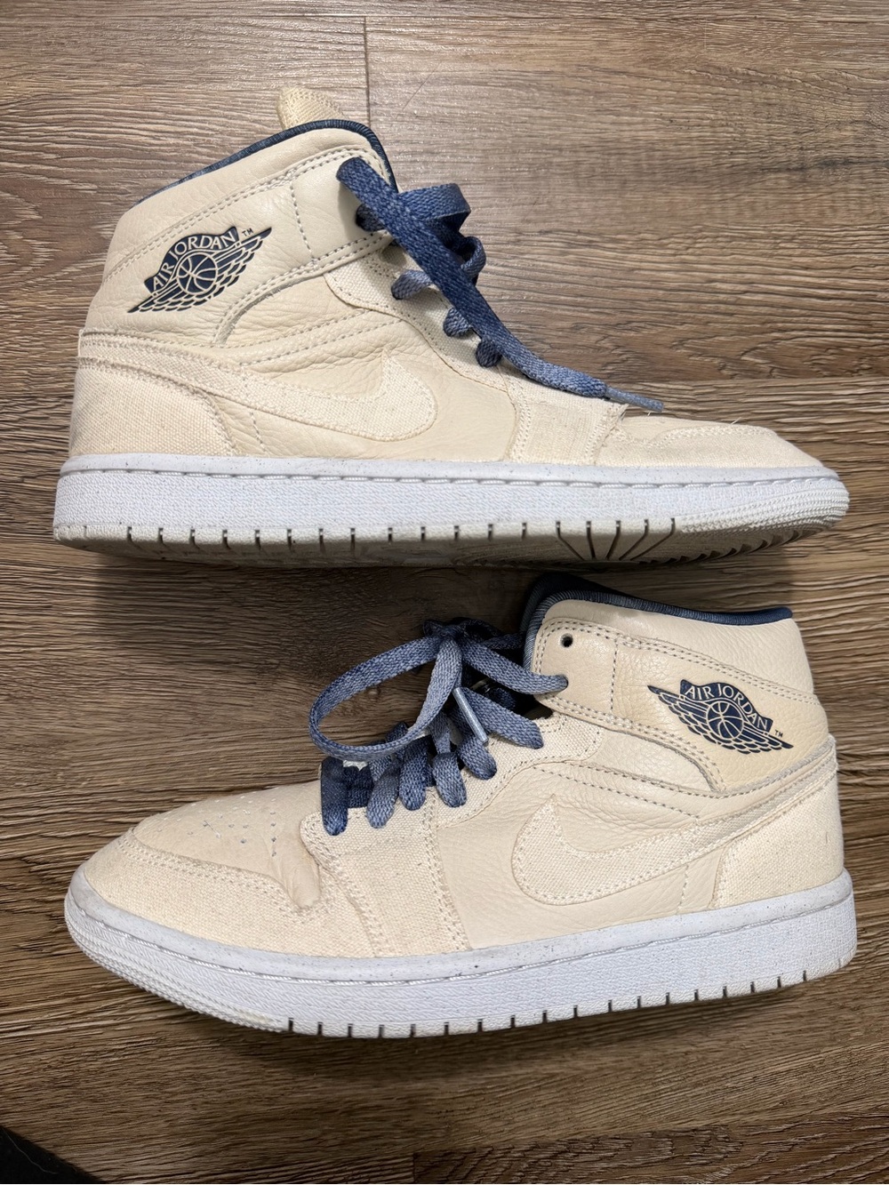 Nike Women's Air Jordan 1 Mid SE - Size 7 - Sanddrift